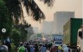 Jalan Tikus Buat yang Terjebak Macet di Daan Mogot, PPKM Darurat Hari Ketiga di Jakarta Kayak Cendol