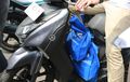 Jangan Asal, Begini Tips Aman Saat Membawa Banyak Barang di Motor