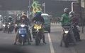 Viral 'Sultan' Naik Ninja H2 Emas Bagi-bagi Duit di Lampu Merah, Aksi Dapat Pujian Warganet