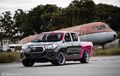 Toyota Hilux Tampil Centil, Kombinasikan Kelir Pink dan Karbon, Aura Racing Terpancar