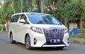 Toyota Alphard 3.5 Q Executive Lounge, Jok Baris Kedua Khusus Direktur