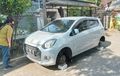 Buka Portal Gang Terkejut, Daihatsu Ayla Melayang Tanpa Roda, Diganjal Bata Ringan