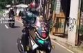 Bukan Naik Belalang Tempur, Kesatria Baja Hitam Terciduk Patroli Naik Yamaha NMAX