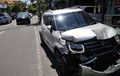Tragedi Keluar Gang, Suzuki Ignis Babak Belur Kecium Truk di Badung