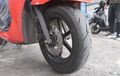 Tren Pakai Ban Soft Compound Untuk Motor Harian, Menikung Lebih Enak Tapi Umur Pakainya Bagaimana?