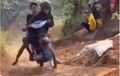 Yamaha Jupiter Z Pakai Ban Cacing Nekat Ikut Trabas, Aksinya di Tanjakan Off-Road Bikin Melongo