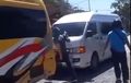Aksi Tegang Polisi, Penumpang Loncat Saat Toyota HiAce Dibajak ODGJ di Banyuwangi