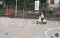 Pemohon SIM Bisa Insecure, Pria Ini Lincah Banget Taklukan Gymkhana Pakai Vespa