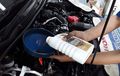 Saat Darurat Diperbolehkan Mencampur Oli Mesin Mobil Beda Merek, Namun Perhatikah Hal Ini