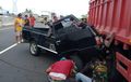 Kecepatan 80 Km/Jam Kagok Nyalip, Kabin Mitsubishi L300 Gepeng Kernet Lepas Nyawa