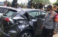 Sial di Jalur Tengkorak, Bodi HR-V, Avanza dan Truk Wing Box Disabet Truk Galon