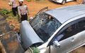 Bodi Melengkung, Tiga Penumpang Tewas Usai Avanza Ringsek Nempel di Tebing