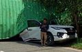 Waduh Kejadian Lagi, Setelah Hyundai Palisade, Kini Toyota Fortuner Ketindihan Kontainer