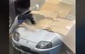 Bikin Sedih Seperti Drama, Seorang Pria Nekat Jadi Tameng Tak Ingin Toyota Supra MK4-nya Kena Hujan Es