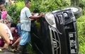 Pengemudi Sempat Pingsan, Toyota Avanza Jatuh Lalu Koprol di Maros