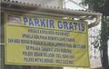 Viral Banner Jukir Liar di Minimarket Bisa Dilaporin ke Polisi, Penghasilan per Hari Ratusan Ribu