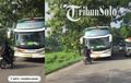 Bukan Mental Kaleng, Pengendara Honda Supra Nekat Hadang Bus Laju Prima Ngeblong, Begini Endingnya