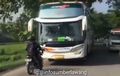 Bus Laju Prima Lawan Arus, Pengendara Honda Supra Geram Langsung Menghadang, Dapat Ini dari Polisi