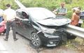 Mengenaskan, Honda Brio Tusuk Besi Pembatas Jalan, PNS Tewas di Kabin