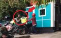 Tak Terima Saudaranya Ditilang, Oknum TNI Baku Hantam Dengan Polisi, Ini Videonya
