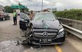 Viral Mercedes-Benz E300 Lawan Arus di Tol JORR, Berakhir Tabrak Honda Mobilio dan Toyota Kijang Innova