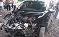 Tanpa Sisa, Bodi Depan Toyota Calya Dipenggal Besi Berjalan Seberat 90 Ton