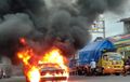 BMW 320i Menyala Usai Diserbu Api Luar Dalam, Penjual Martabak Sempat Cium Bau Hangus
