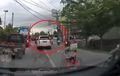 Mitsubishi Pajero Sport Satu Ini Nekat Terobos Lampu Merah hingga Nyaris Bikin Celaka, Dendanya Tak Main-main Lho