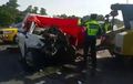 Musuh Bak Truk, Nissan Serena Hancur Lebur di Tol Japek, Dua Orang Lepas Nyawa