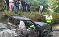 Pingsan Usai Tabrak Teras Rumah, Pengemudi Wanita Holden Belmont Tewas Terbakar