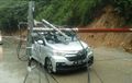 Ngeri, Pohon Tumbang Ngajak Tiang Listrik, Daihatsu Xenia Berselimut Kabel Menjuntai