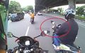 Ketahuan Merokok Sambil Berkendara, Pengendara Honda BeAT Ini Dapat Teguran dan Endingnya Bikin Lucu