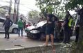 Suzuki Ertiga Hantam Separator Busway di Jakarta Selatan, Bagian Muka Bonyok Parah