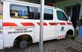 Bisa-bisanya Maling Satu Ini, Ambulans Dibikin Ngambang Usai 4 Bannya Digondol Semua