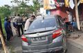 Pacaran Bawa Toyota Limo, Berantem Rebutan Setir, Sebuah Warung Jadi Korban