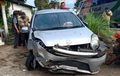Saatnya Belok Malah Lurus, Toyota Agya Isi 4 Orang Nyebur Sungai Sedalam 5 Meter