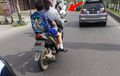 Ada-ada Saja Nih, Pengendara Honda Vario Pakai Spion Segede Gaban, Bahkan Netizen Sampai Dibuat Ketawa
