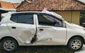 Bukan Ditabrak, Bodi Kanan Daihatsu Ayla Bonyok Kesenggol Suzuki Satria F150