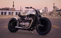 Dandanan Baru Triumph Bonneville Bobber Dengan Garpu Springer dan Pelek Monoblok