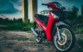Modifikasi Honda Supra X 125 Helm In, Berbaju Merah dan Berhias Part Mewah