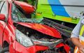 Ngebut di Tol Tangerang-Merak, Kabin Toyota Calya Terpotong Menancap Bak Truk