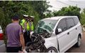 Ruang Mesin Wuling Confero Amburadul, Melebar Disambut Truk, Pengemudi Tak Tertolong