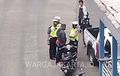 Enggak Terima Ditilang Karena Masuk Jalur Busway, Seorang Pemotor Hampir Duel dengan Polisi