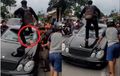Gara-gara Cekcok dengan Tukang Parkir, Sedan Mercy di Bantul Jadi Amukan Warga, Semua Kaca Dipecahkan