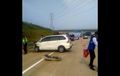 Bodi Depan Toyota Avanza Sobek, Terparut Besi Pembatas Tol Cisumdawu