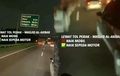 Nekat dan Ngawur, Pemotor Boncengan Tanpa Helm Lewat Tol, Ini Kata Polisi