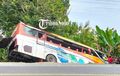 Bus Kramat Djati Nyungsep di Parit, Renggut 1 Nyawa Usai Beradu Lawan Truk Boks