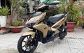 Dilabur Warna Bronze Gold Matte, Honda Air Blade 125 Ini Tampil Apik
