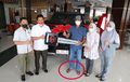 Penampilan Sederhana dan Pakai Sandal Jepit, Ternyata Doi Pemilik Pertama Toyota Land Cruiser 300 di Sulsel