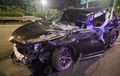 SUV Mewah Lexus Hancur Berantakan Hantam Belakang Truk Tronton Muatan Besi, Polisi Beberkan Kronologinya